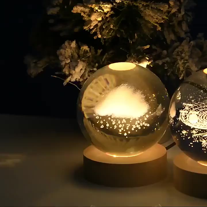 Luminária Cristal de Mesa Sistema Solar Saturno Lua Galáxia LED Base Madeira Enfeite Decorativo Casa