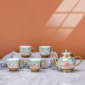 Conjunto de Chá Luxuoso 4 Xícaras 90 ml + Bule – Porcelana Floral com Detalhes Dourados