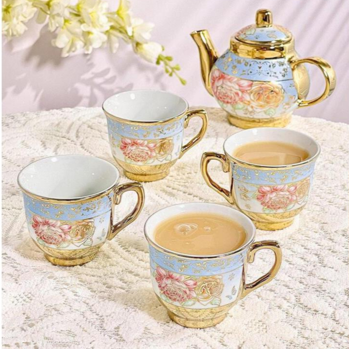 Conjunto de Chá Luxuoso 4 Xícaras 90 ml + Bule – Porcelana Floral com Detalhes Dourados